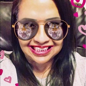 Meet your Posher, Laura